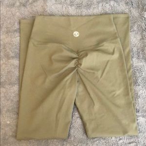 TYC Resilient Scrunch Leggings